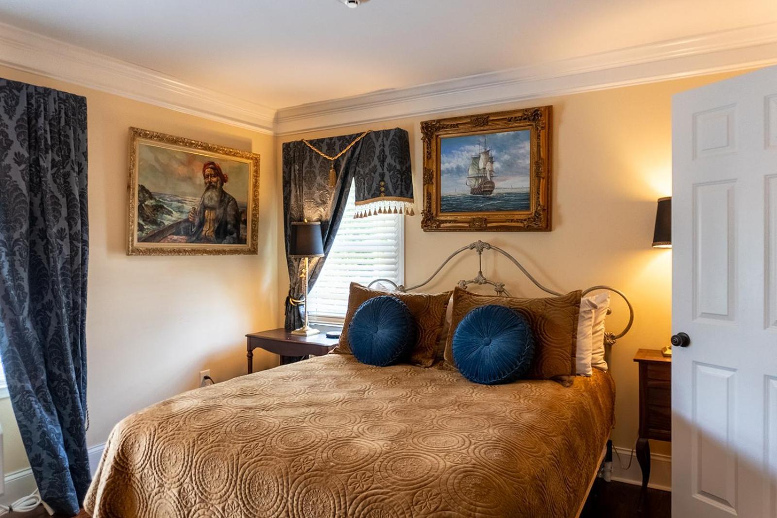 Deluxe Queen Room,1674772537:JPEG