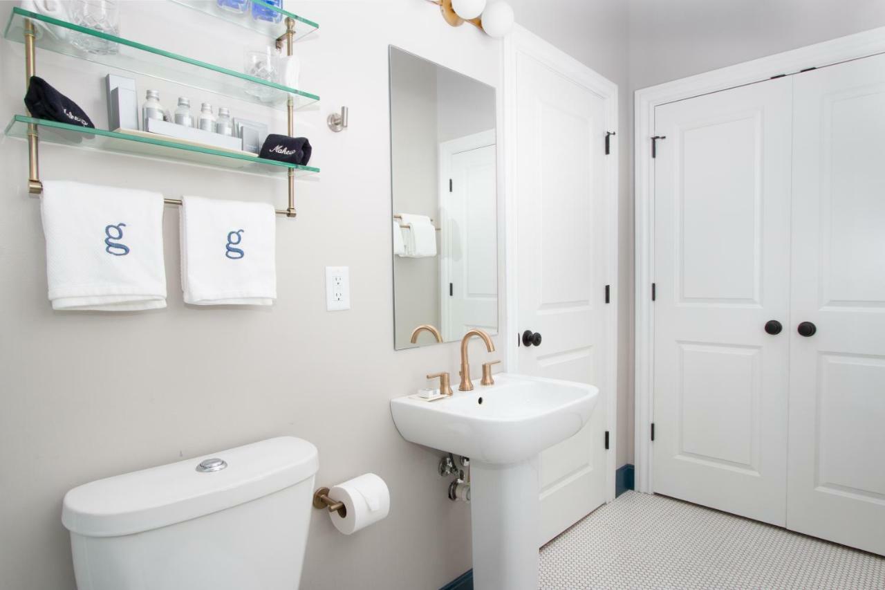 Queen Room,817651118:JPEG