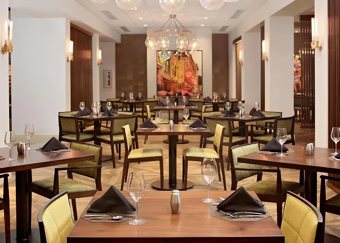 Hotels with tennis Nashville Airport Marriott
